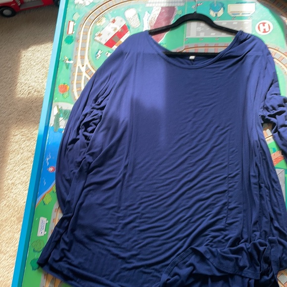 Lot of Pinkblush plus maternity tops - Picture 3 of 5